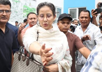 रविको पक्षमा हस्ताक्षर गर्न वनस्थली पुगिन् मनिषा कोइराला