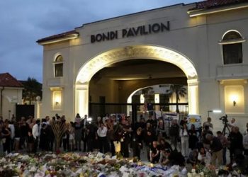 Australia Mourns 15 Dead as PM Confirms Extremist Motive in Bondi Attack